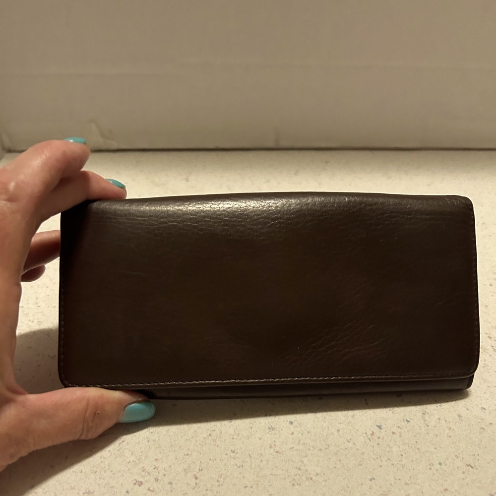 👛 Elegant Brown Leather Dopp Wallet